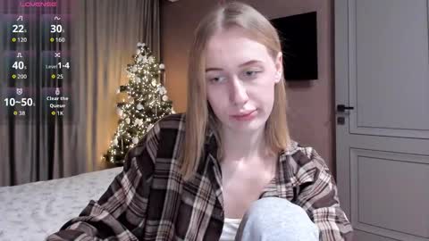 Snapshot of mika_ray chatting on 18, 12, 2025 Mika online show from 18, 12, 2025