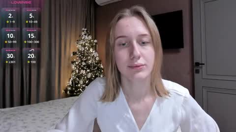 Snapshot of mika_ray chatting on 19, 12, 2025 Mika online show from 19, 12, 2025