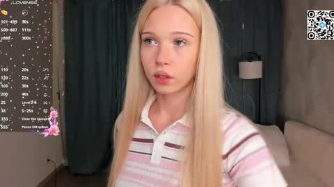 Snapshot of mikaelataron chatting on 19, 4, 2026 Angel girl online show from 19, 4, 2026