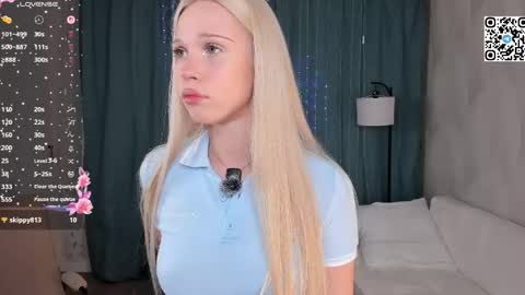 Snapshot of mikaelataron chatting on 22, 4, 2026 Angel girl online show from 22, 4, 2026