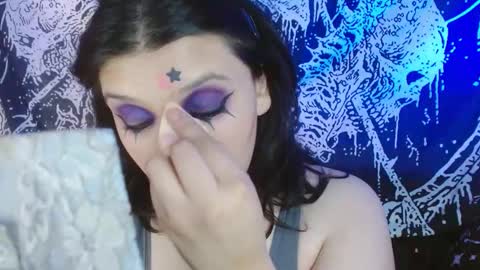 Snapshot of mikaskullcs chatting on 9, 11, 2025 Mika online show from 9, 11, 2025