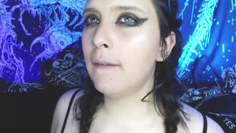 Snapshot of mikaskullcs chatting on 13, 11, 2025 Mika online show from 13, 11, 2025