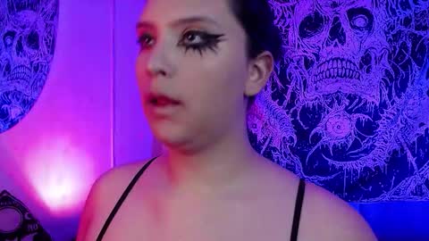 Snapshot of mikaskullcs chatting on 23, 11, 2025 Mika online show from 23, 11, 2025