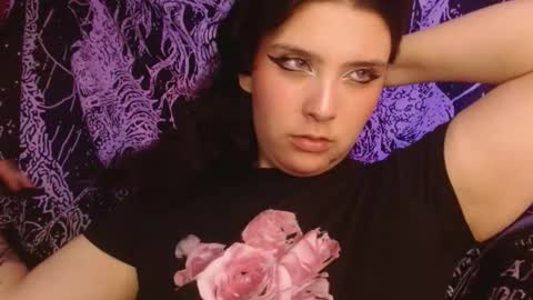 Snapshot of mikaskullcs chatting on 3, 12, 2025 Mika online show from 3, 12, 2025