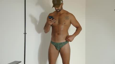 Snapshot of mike4fun99 chatting on 28, 4, 2026 mike online show from 28, 4, 2026