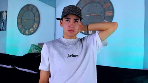 Snapshot of mike_0233 chatting on 13, 12, 2024 Mike 0233 online show from 13, 12, 2024