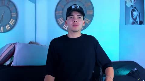 Snapshot of mike_0233 chatting on 5, 1, 2025 Mike 0233 online show from 5, 1, 2025