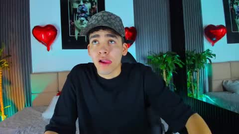 Snapshot of mike_0233 chatting on 19, 2, 2025 Mike 0233 online show from 19, 2, 2025