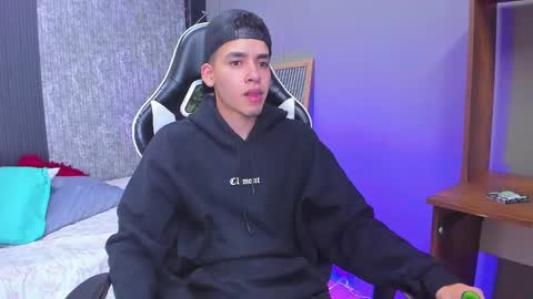 Snapshot of mike_0233 chatting on 6, 3, 2025 Mike 0233 online show from 6, 3, 2025