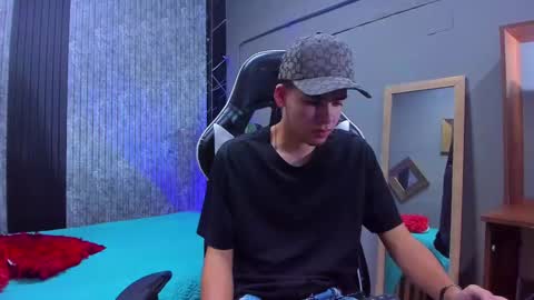 Snapshot of mike_0233 chatting on 8, 3, 2025 Mike 0233 online show from 8, 3, 2025