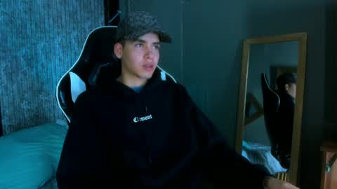 Snapshot of mike_0233 chatting on 12, 3, 2025 Mike 0233 online show from 12, 3, 2025