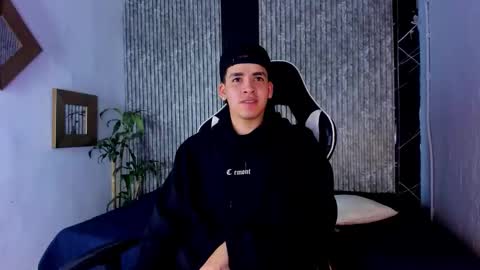 Snapshot of mike_0233 chatting on 9, 9, 2025 Mike 0233 online show from 9, 9, 2025