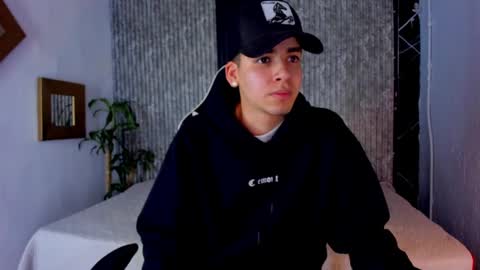 Snapshot of mike_0233 chatting on 11, 9, 2025 Mike 0233 online show from 11, 9, 2025