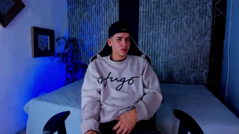 Snapshot of mike_0233 chatting on 14, 9, 2025 Mike 0233 online show from 14, 9, 2025