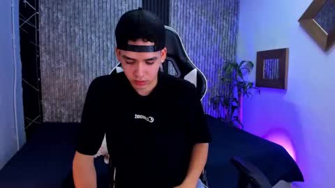 Snapshot of mike_0233 chatting on 18, 9, 2025 Mike 0233 online show from 18, 9, 2025