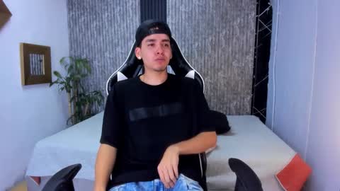 Snapshot of mike_0233 chatting on 24, 9, 2025 Mike 0233 online show from 24, 9, 2025