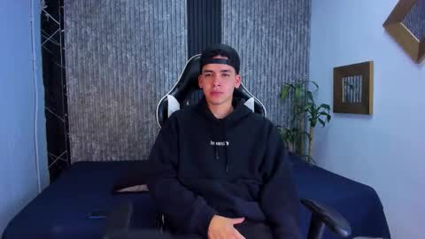 Snapshot of mike_0233 chatting on 4, 10, 2025 Mike 0233 online show from 4, 10, 2025