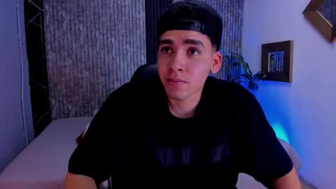 Snapshot of mike_0233 chatting on 11, 10, 2025 Mike 0233 online show from 11, 10, 2025