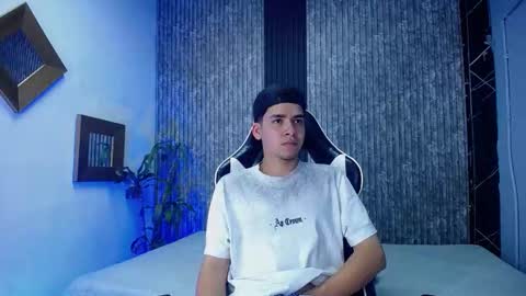 Snapshot of mike_0233 chatting on 16, 10, 2025 Mike 0233 online show from 16, 10, 2025