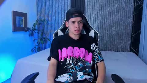 Snapshot of mike_0233 chatting on 17, 10, 2025 Mike 0233 online show from 17, 10, 2025