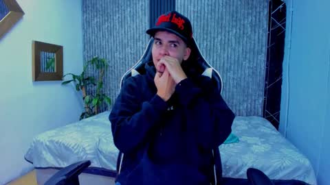 Snapshot of mike_0233 chatting on 16, 11, 2025 Mike 0233 online show from 16, 11, 2025