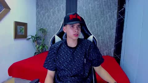 Snapshot of mike_0233 chatting on 18, 11, 2025 Mike 0233 online show from 18, 11, 2025