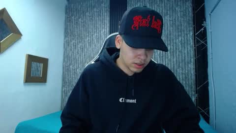 Snapshot of mike_0233 chatting on 21, 11, 2025 Mike 0233 online show from 21, 11, 2025