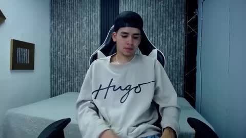 Snapshot of mike_0233 chatting on 22, 11, 2025 Mike 0233 online show from 22, 11, 2025