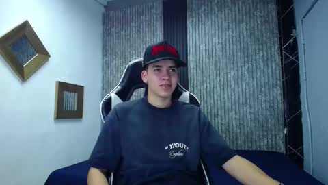 Snapshot of mike_0233 chatting on 23, 11, 2025 Mike 0233 online show from 23, 11, 2025