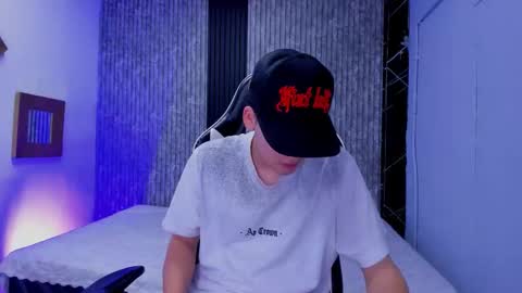 Snapshot of mike_0233 chatting on 25, 11, 2025 Mike 0233 online show from 25, 11, 2025