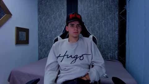 Snapshot of mike_0233 chatting on 26, 11, 2025 Mike 0233 online show from 26, 11, 2025