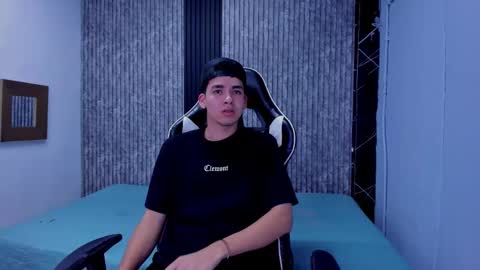 Snapshot of mike_0233 chatting on 27, 11, 2025 Mike 0233 online show from 27, 11, 2025