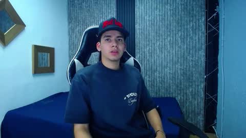 Snapshot of mike_0233 chatting on 28, 11, 2025 Mike 0233 online show from 28, 11, 2025