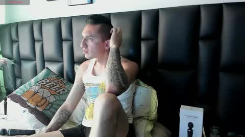 Snapshot of mike_bennet chatting on 12, 4, 2026 Mike Bennet Make me Cum Please online show from 12, 4, 2026