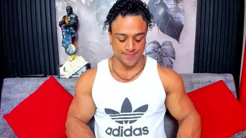 Snapshot of mike_estevess chatting on 17, 11, 2025 online show from 17, 11, 2025