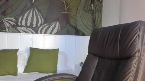 Snapshot of mike_montoya chatting on 22, 10, 2025 Mike Montoya online show from 22, 10, 2025