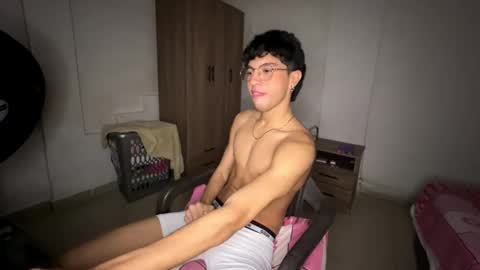 Snapshot of mike_pineapple chatting on 23, 10, 2025 Mike Pineapple online show from 23, 10, 2025