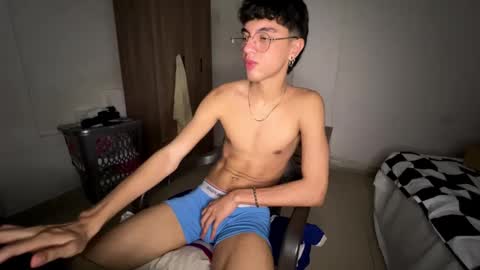 Snapshot of mike_pineapple chatting on 31, 10, 2025 Mike Pineapple online show from 31, 10, 2025