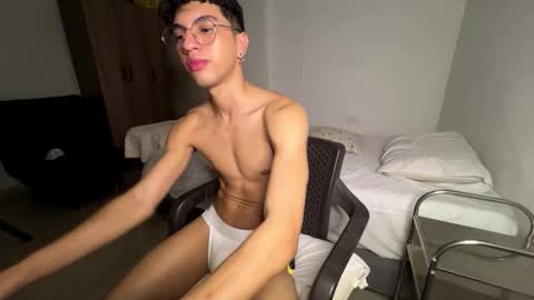 Snapshot of mike_pineapple chatting on 21, 11, 2025 Mike Pineapple online show from 21, 11, 2025