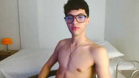 Snapshot of mike_pineapple chatting on 29, 11, 2025 Mike Pineapple online show from 29, 11, 2025