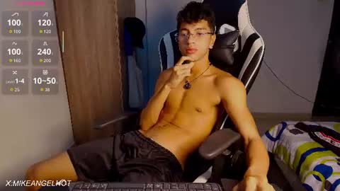 Snapshot of mike_pineapple chatting on 9, 7, 2026 Mike Pineapple online show from 9, 7, 2026