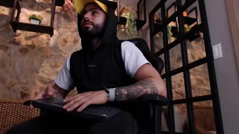 Snapshot of mikeblare chatting on 16, 1, 2025 Mike Blare online show from 16, 1, 2025