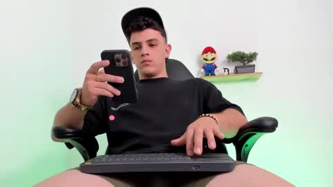 Snapshot of mikecooper_ chatting on 6, 11, 2025 Mike Cooper online show from 6, 11, 2025