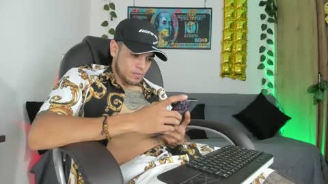 Snapshot of mikee_scooth chatting on 16, 12, 2024 mikee_scooth online show from 16, 12, 2024