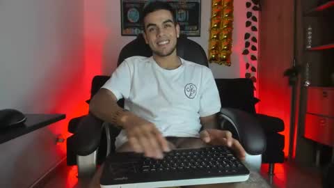 Snapshot of mikee_scooth chatting on 5, 1, 2025 mikee_scooth online show from 5, 1, 2025