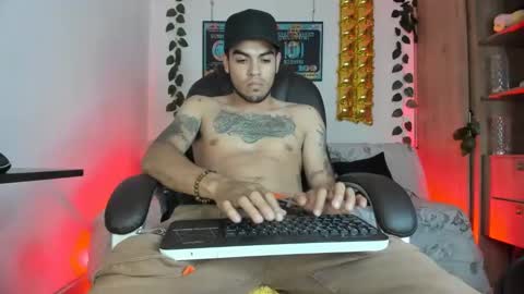 Snapshot of mikee_scooth chatting on 12, 1, 2025 mikee_scooth online show from 12, 1, 2025