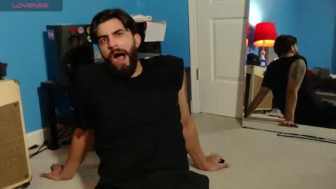 mikehawk1589 online show from 5, 2, 2025