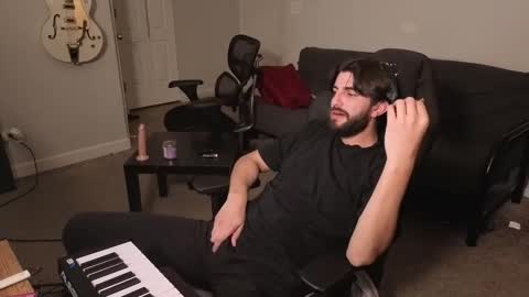 mikehawk1589 online show from 3, 3, 2026