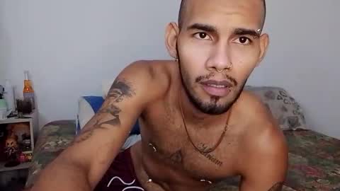 Snapshot of mikeking_leandroking chatting on 17, 12, 2025 mikeking_leandroking online show from 17, 12, 2025