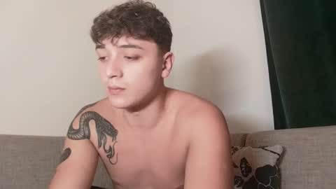 Snapshot of mikelaur chatting on 1, 11, 2025 MikeLaur online show from 1, 11, 2025